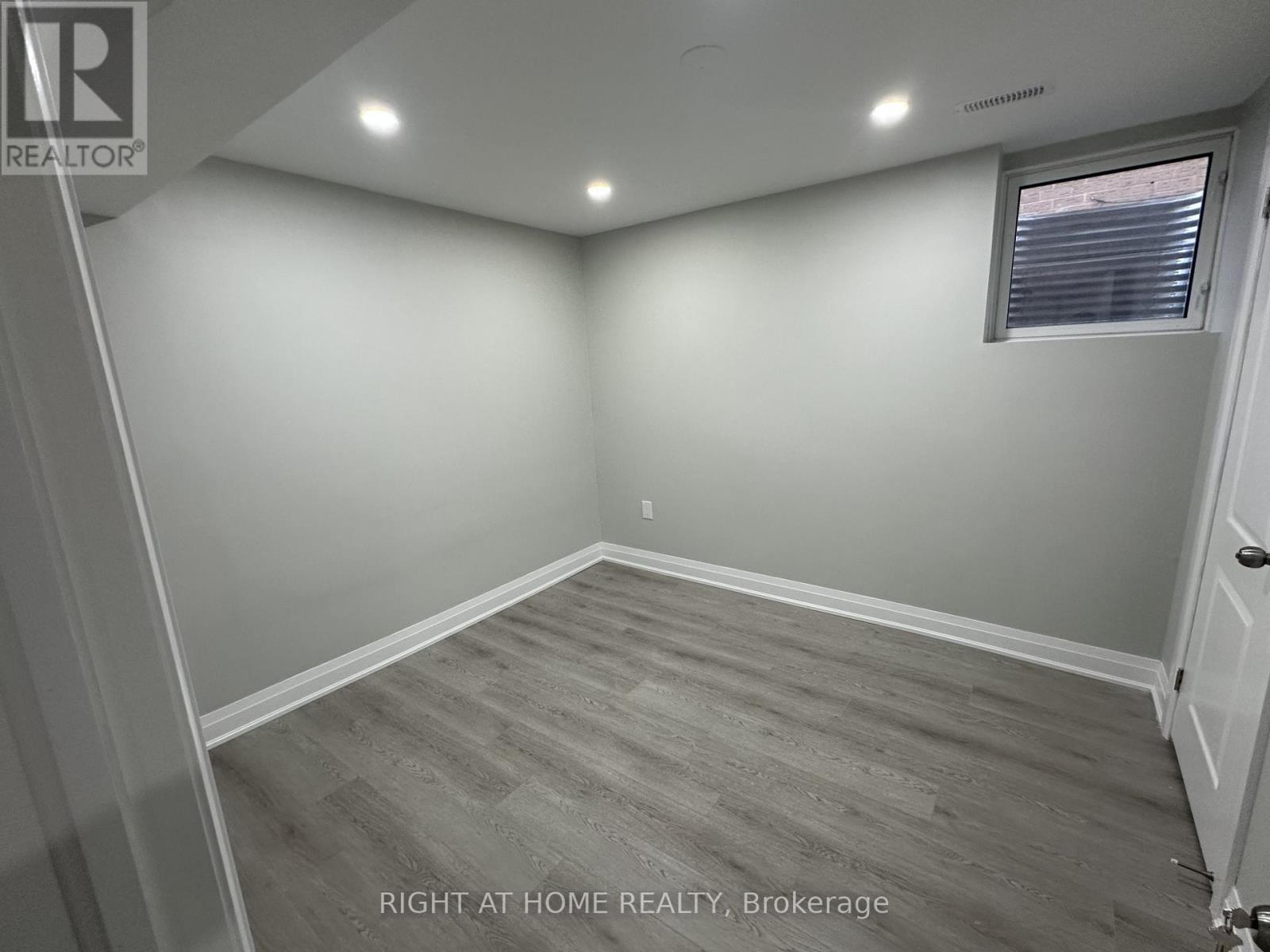 4468 Ashley Avenue, Mississauga, Ontario  L5R 2A2 - Photo 12 - W12646424