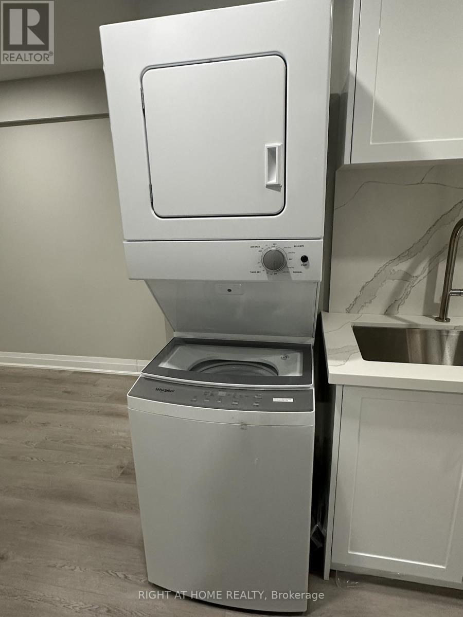 4468 Ashley Avenue, Mississauga, Ontario  L5R 2A2 - Photo 8 - W12646424