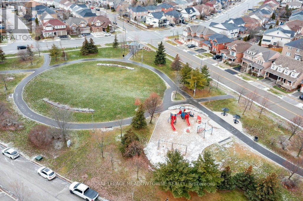 1581 Dockray Drive, Milton, Ontario  L9T 5L4 - Photo 33 - W12646438