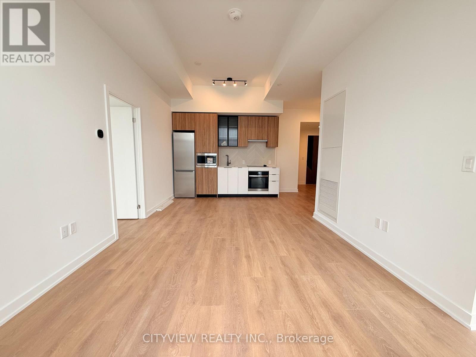 815 - 1037 The Queensway, Toronto, Ontario  M8Z 6C7 - Photo 2 - W12646444