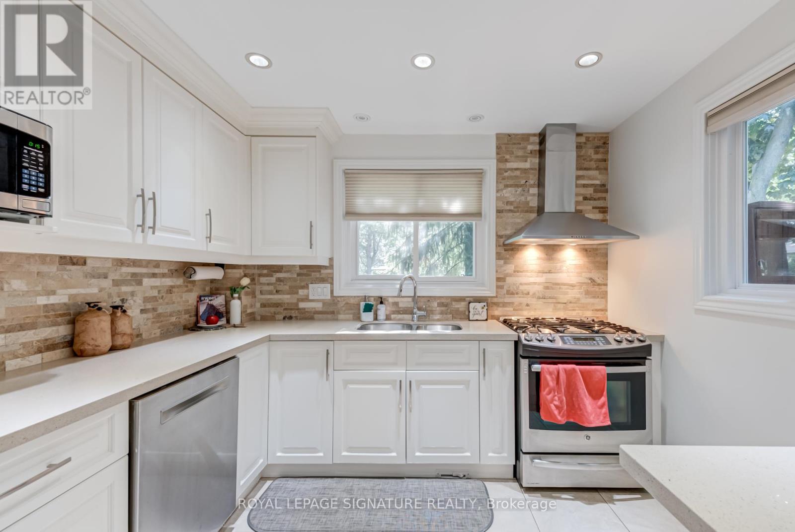 1481 Otis Avenue, Mississauga, Ontario  L5C 2R8 - Photo 11 - W12646448