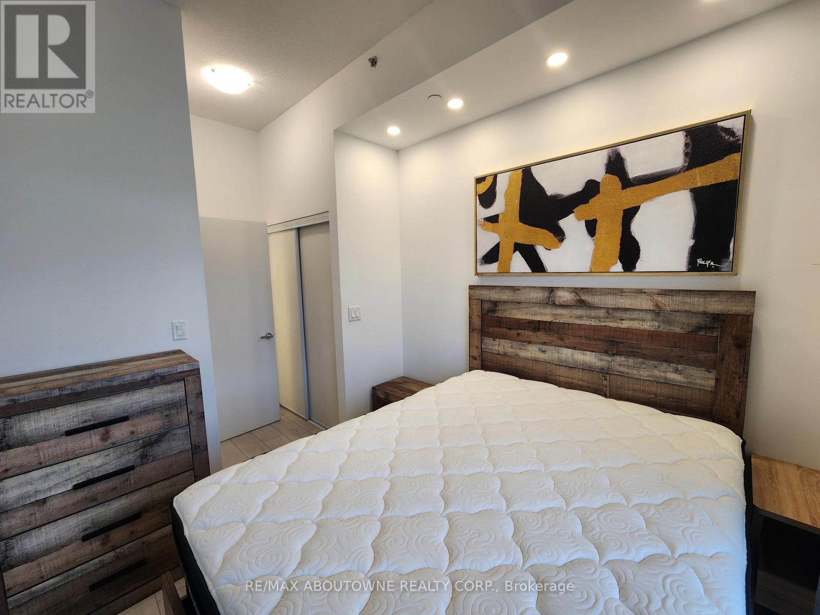 101 - 3210 Dakota Common, Burlington, Ontario  L7M 2A8 - Photo 16 - W12646486