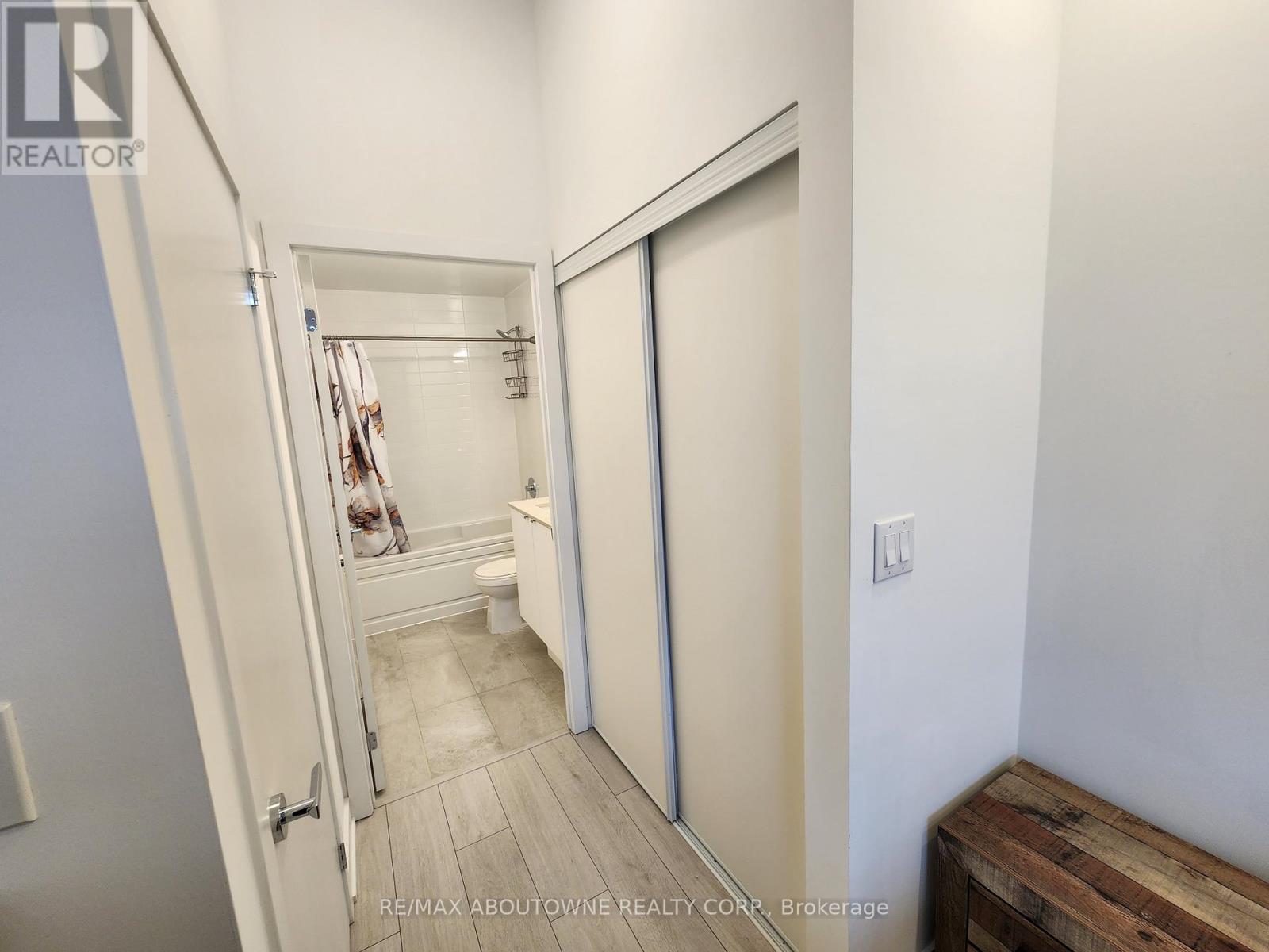 101 - 3210 Dakota Common, Burlington, Ontario  L7M 2A8 - Photo 17 - W12646486