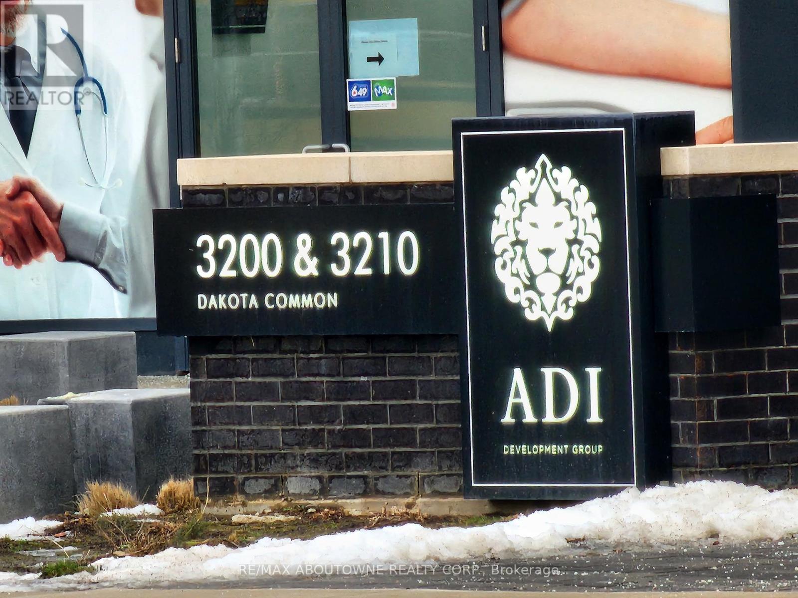 101 - 3210 Dakota Common, Burlington, Ontario  L7M 2A8 - Photo 3 - W12646486