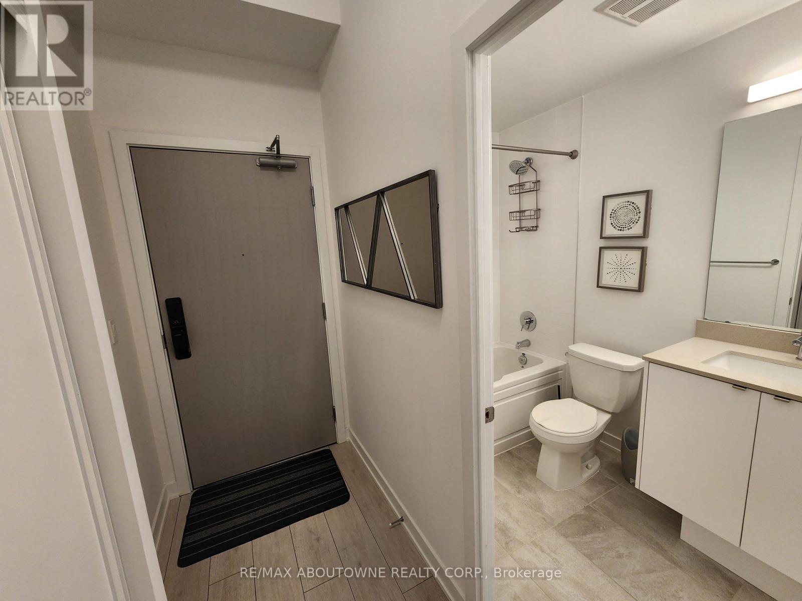 101 - 3210 Dakota Common, Burlington, Ontario  L7M 2A8 - Photo 5 - W12646486