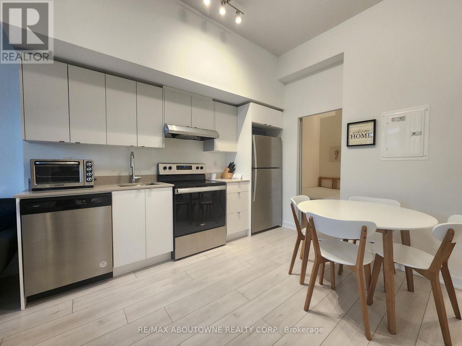 101 - 3210 Dakota Common, Burlington, Ontario  L7M 2A8 - Photo 7 - W12646486