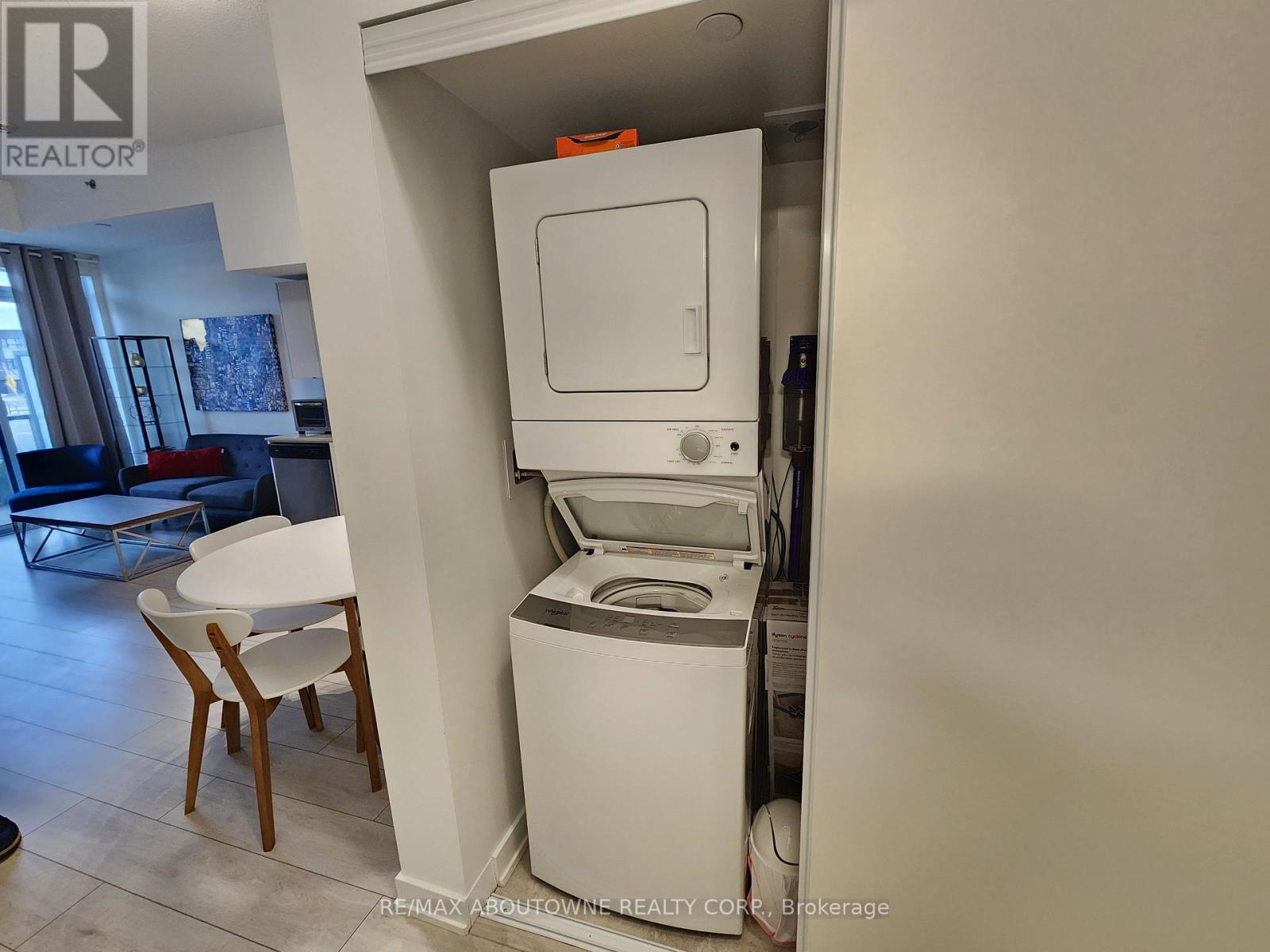 101 - 3210 Dakota Common, Burlington, Ontario  L7M 2A8 - Photo 9 - W12646486