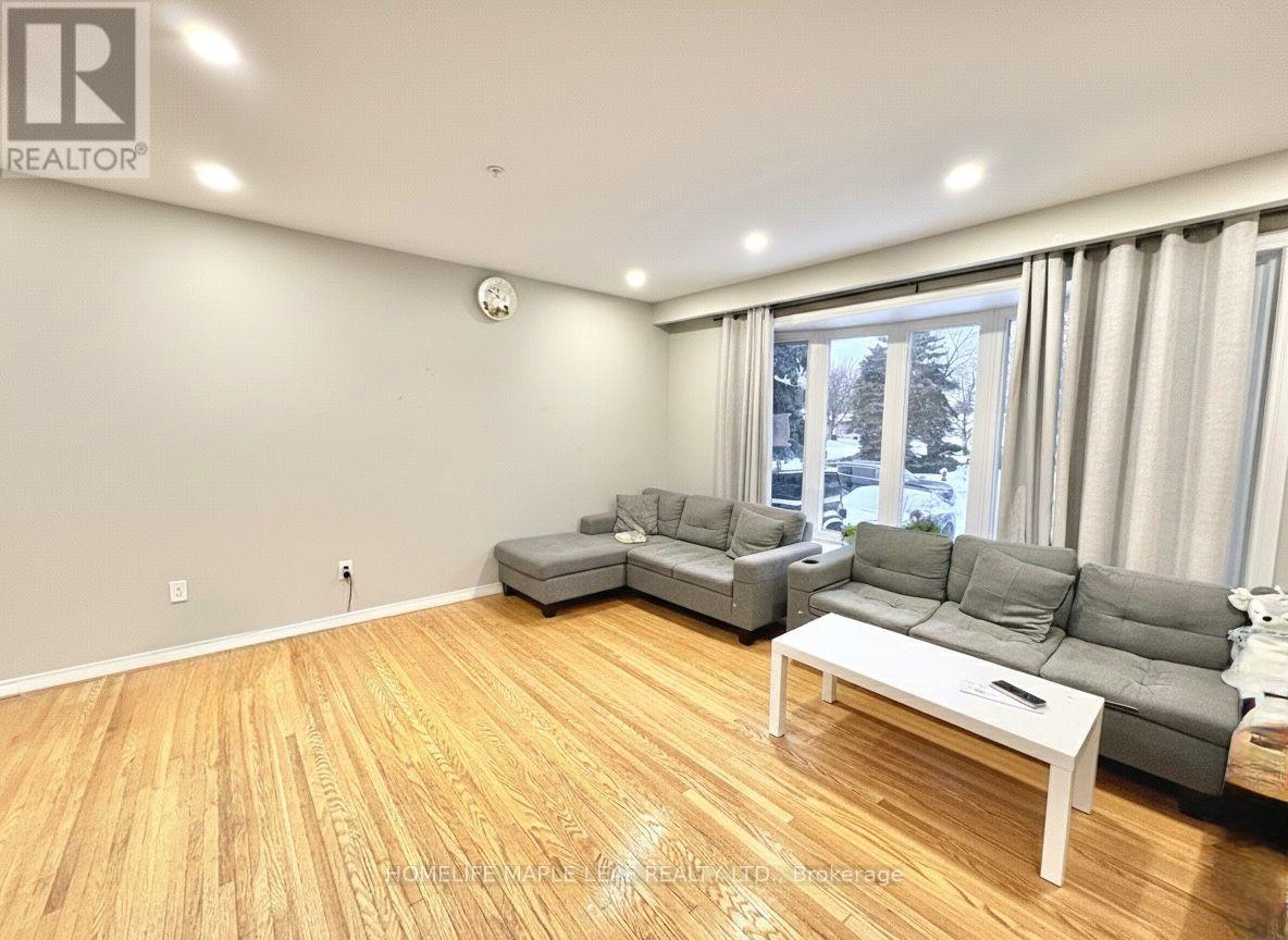 26 Cumbrian Court, Brampton, Ontario  L6X 2J8 - Photo 2 - W12646488