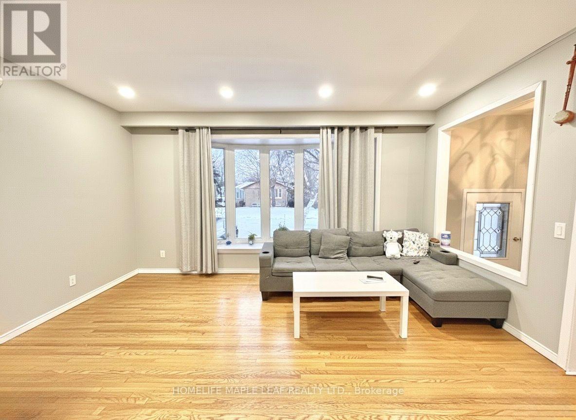 26 Cumbrian Court, Brampton, Ontario  L6X 2J8 - Photo 3 - W12646488