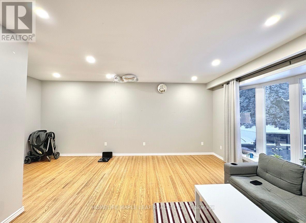 26 Cumbrian Court, Brampton, Ontario  L6X 2J8 - Photo 4 - W12646488