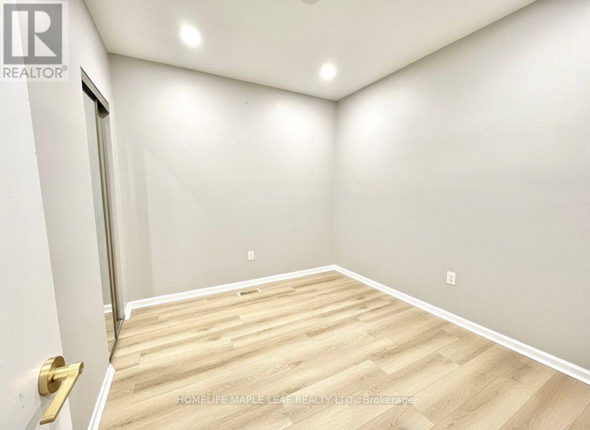 26 Cumbrian Court, Brampton, Ontario  L6X 2J8 - Photo 7 - W12646488