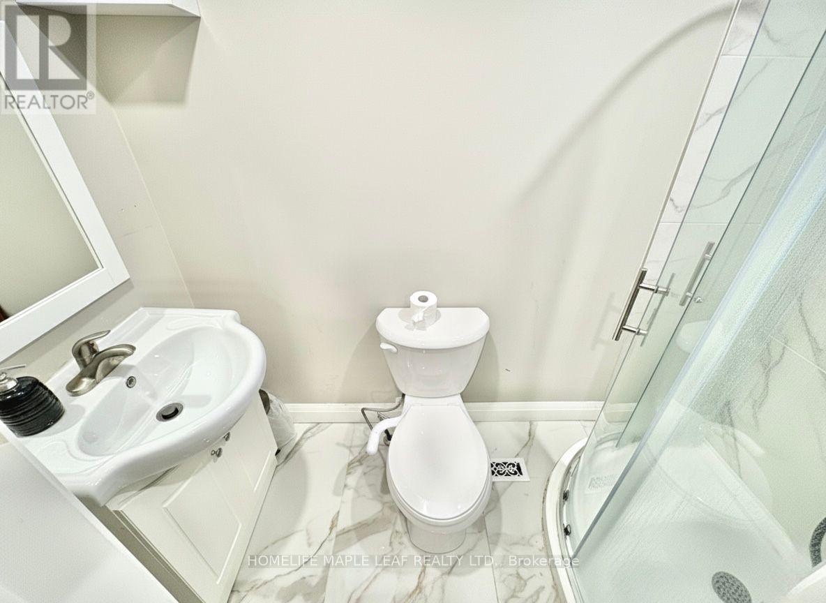 26 Cumbrian Court, Brampton, Ontario  L6X 2J8 - Photo 8 - W12646488