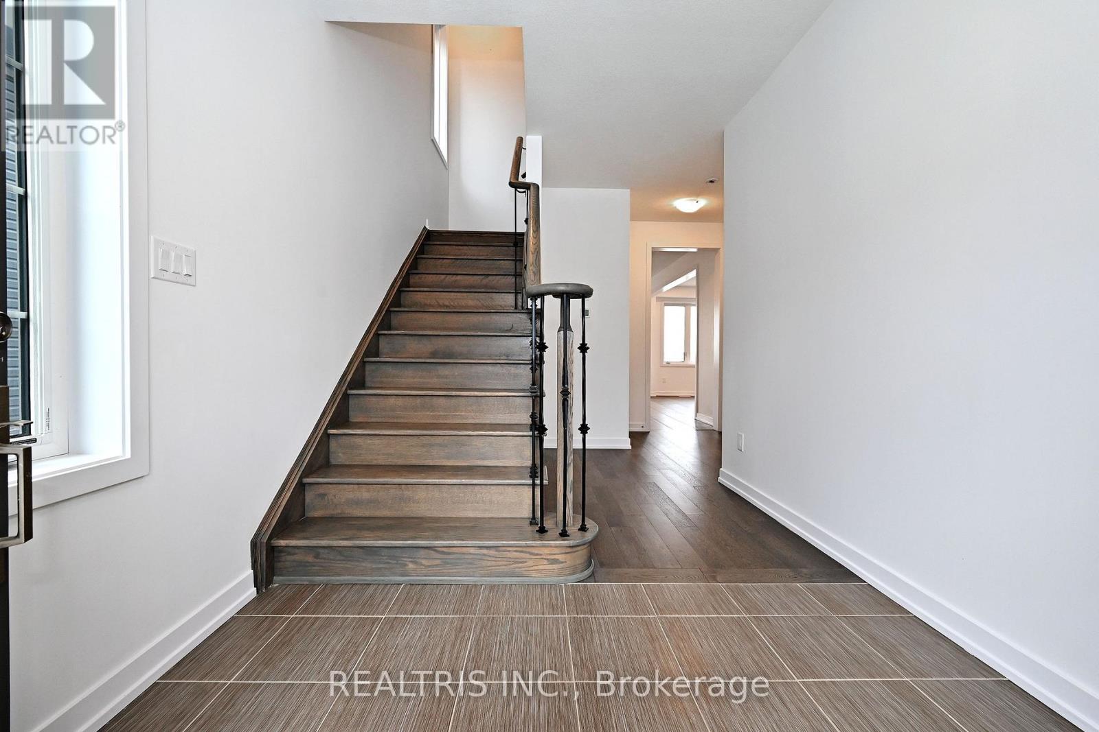 84 Hawick Crescent, Haldimand, Ontario  N3W 0G6 - Photo 4 - X12646440