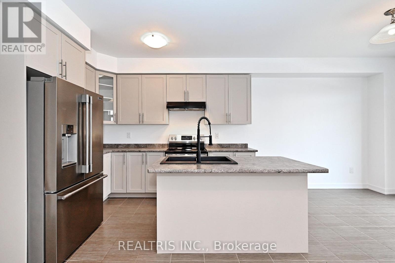 84 Hawick Crescent, Haldimand, Ontario  N3W 0G6 - Photo 7 - X12646440