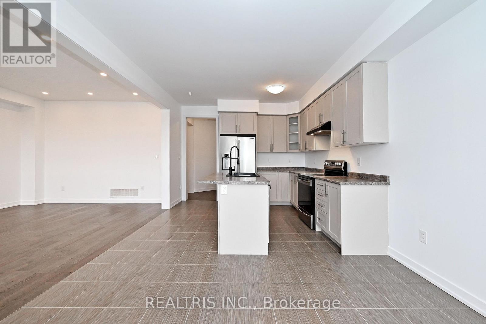 84 Hawick Crescent, Haldimand, Ontario  N3W 0G6 - Photo 8 - X12646440