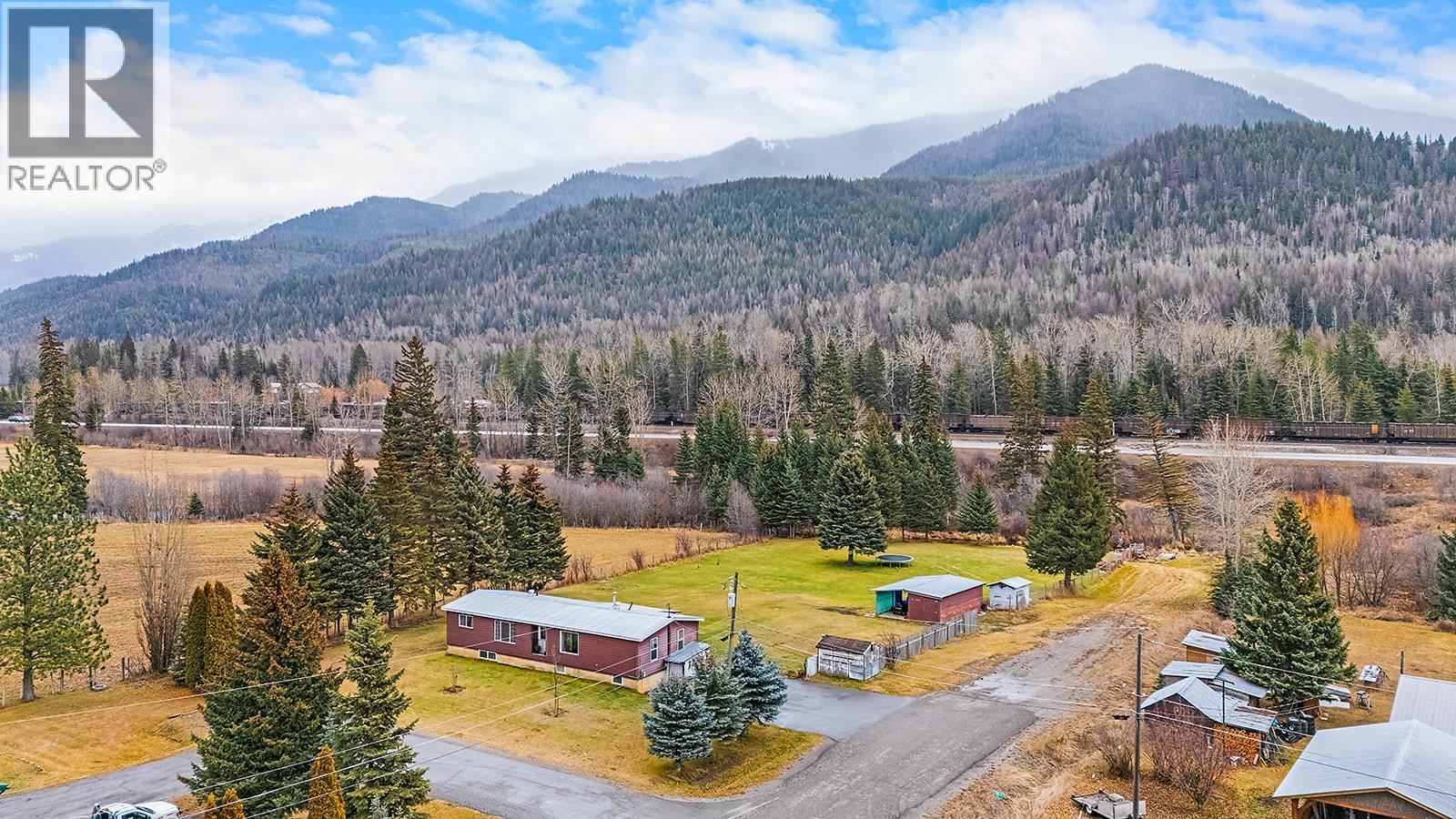 7471 1st Avenue, Fernie, British Columbia  V0B 1M5 - Photo 12 - 10371459