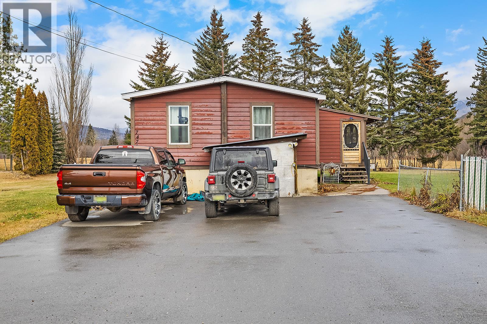 7471 1st Avenue, Fernie, British Columbia  V0B 1M5 - Photo 2 - 10371459