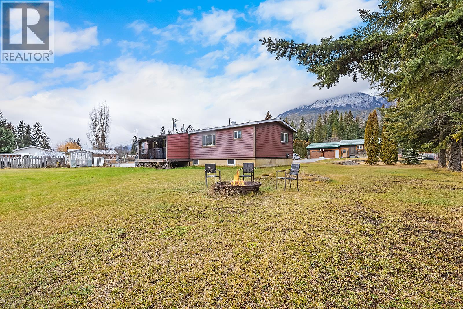 7471 1st Avenue, Fernie, British Columbia  V0B 1M5 - Photo 3 - 10371459