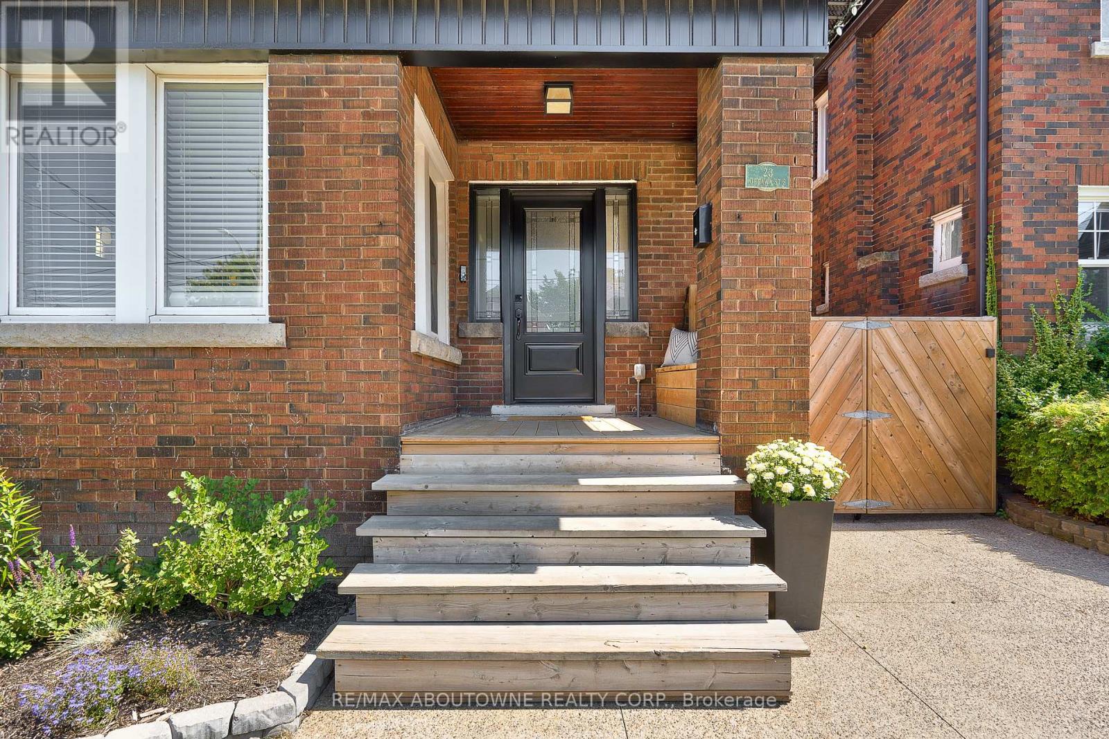 23 Ottawa Street S, Hamilton, Ontario  L8K 2C9 - Photo 2 - X12646322