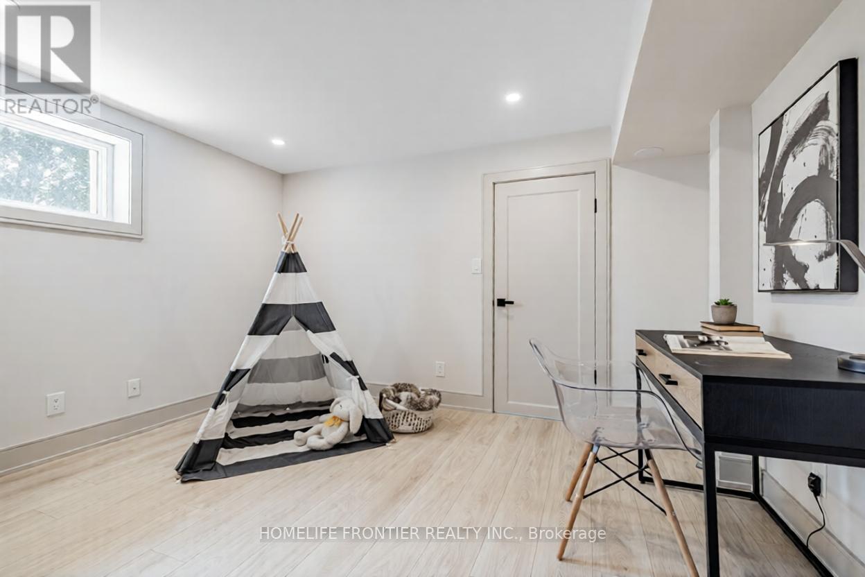 43 Thorny Brae Drive, Markham, Ontario  L3T 3G5 - Photo 6 - N12645936