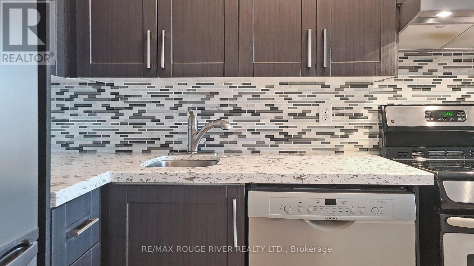 2501 - 750 Bay Street, Toronto, Ontario  M5G 1N6 - Photo 11 - C12646490