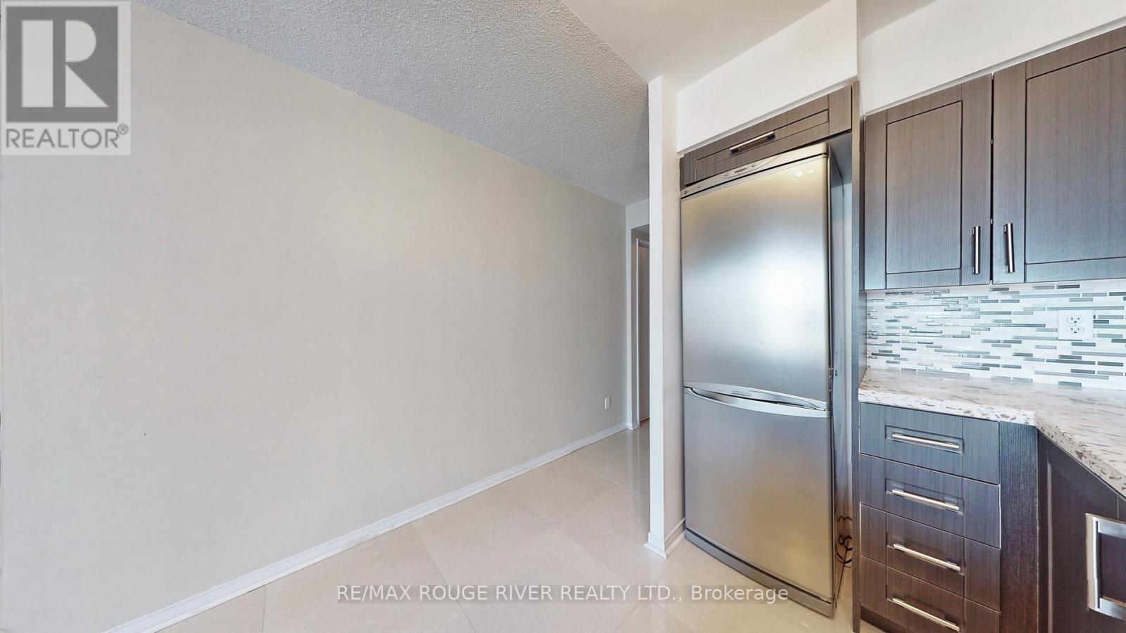 2501 - 750 Bay Street, Toronto, Ontario  M5G 1N6 - Photo 16 - C12646490