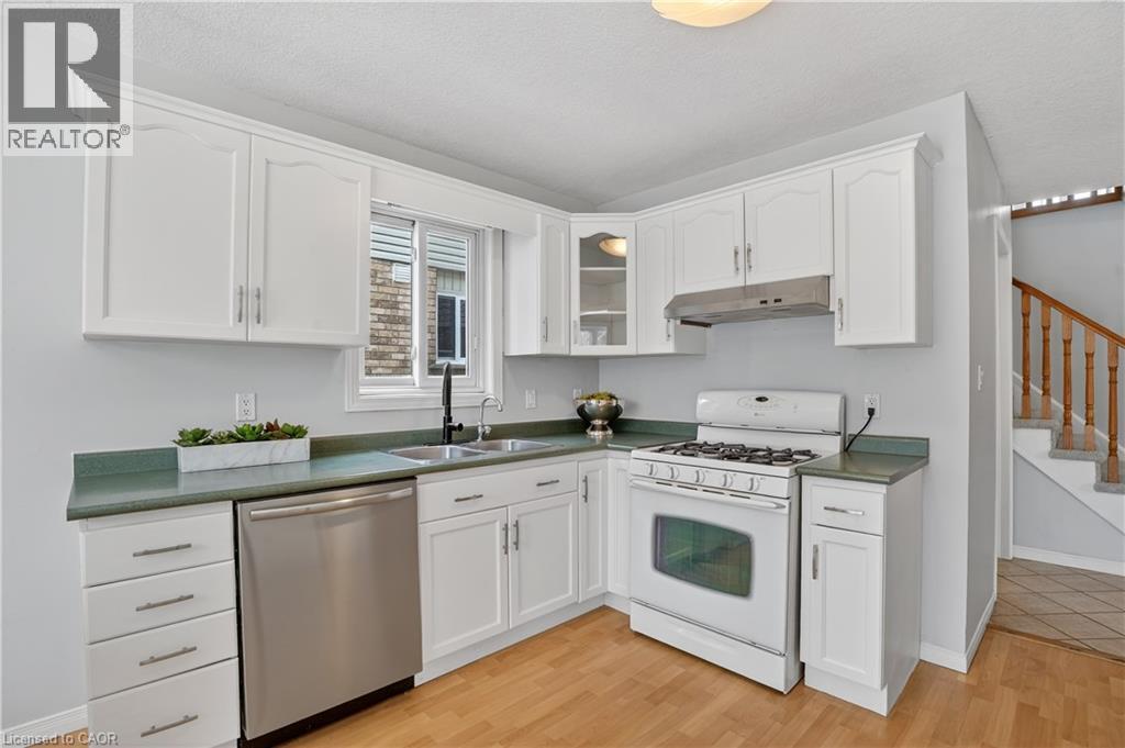 54 Glencliffe Court, Kitchener, Ontario  N2B 3X1 - Photo 17 - 40787052