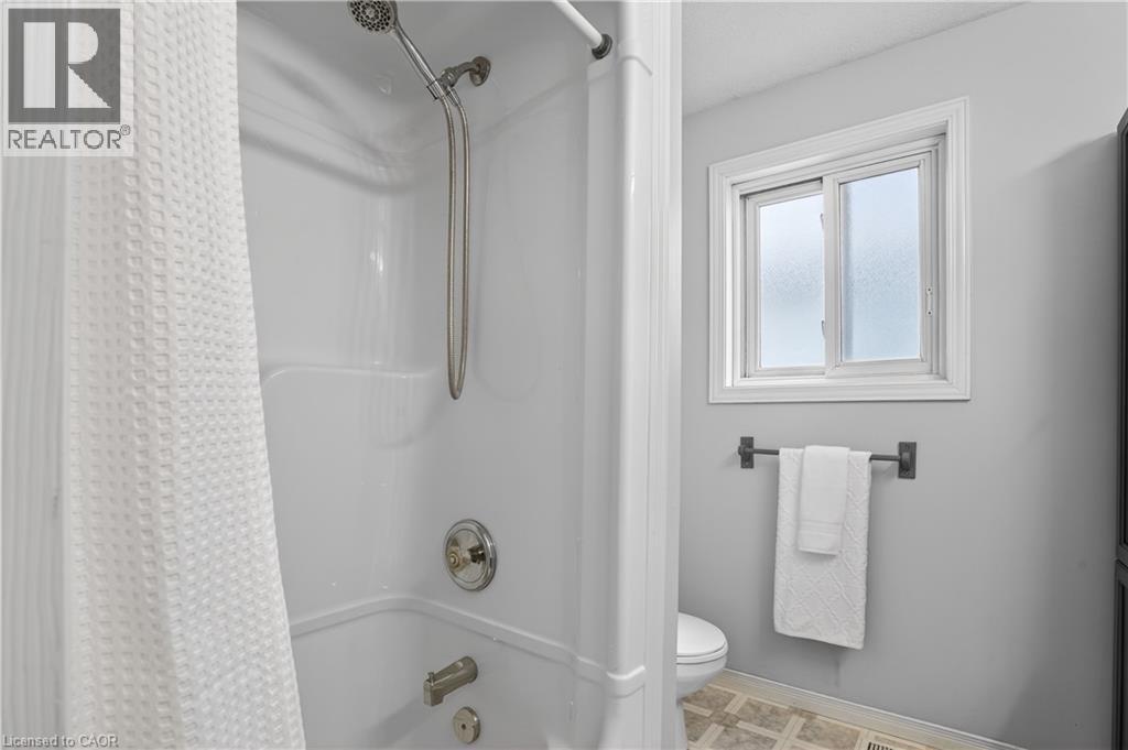 54 Glencliffe Court, Kitchener, Ontario  N2B 3X1 - Photo 39 - 40787052