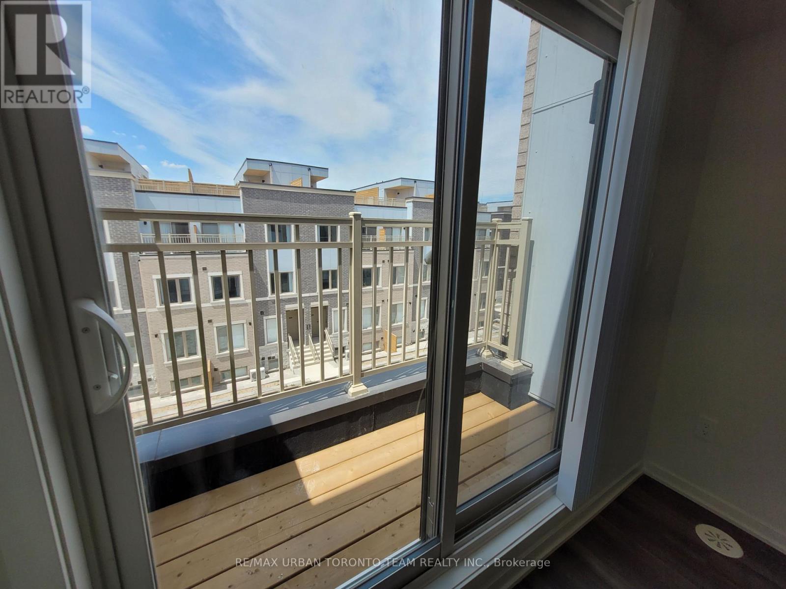 Th215 - 131 Honeycrisp Crescent, Vaughan, Ontario  L4K 5Z8 - Photo 11 - N12646502