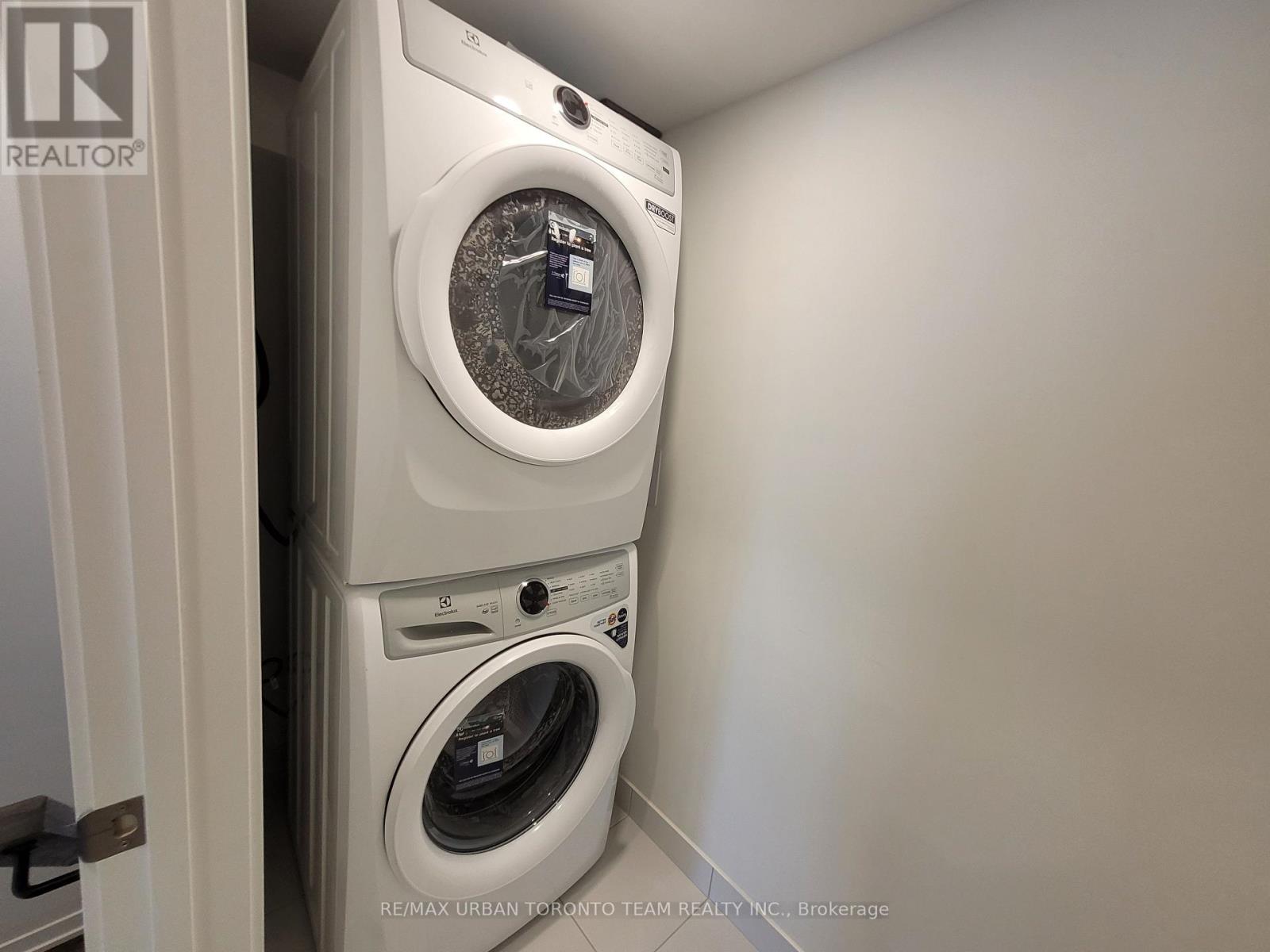 Th215 - 131 Honeycrisp Crescent, Vaughan, Ontario  L4K 5Z8 - Photo 6 - N12646502