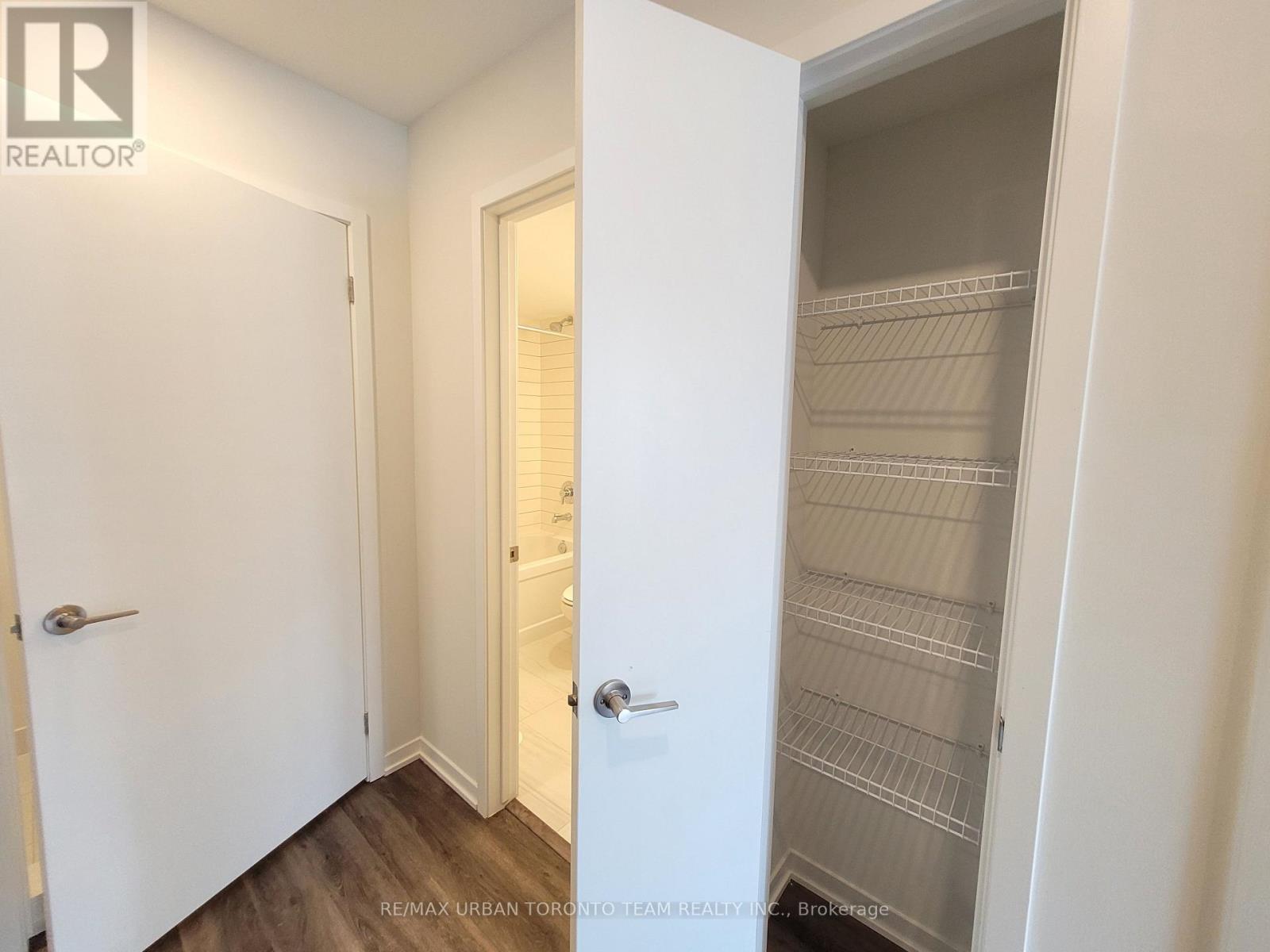 Th215 - 131 Honeycrisp Crescent, Vaughan, Ontario  L4K 5Z8 - Photo 8 - N12646502