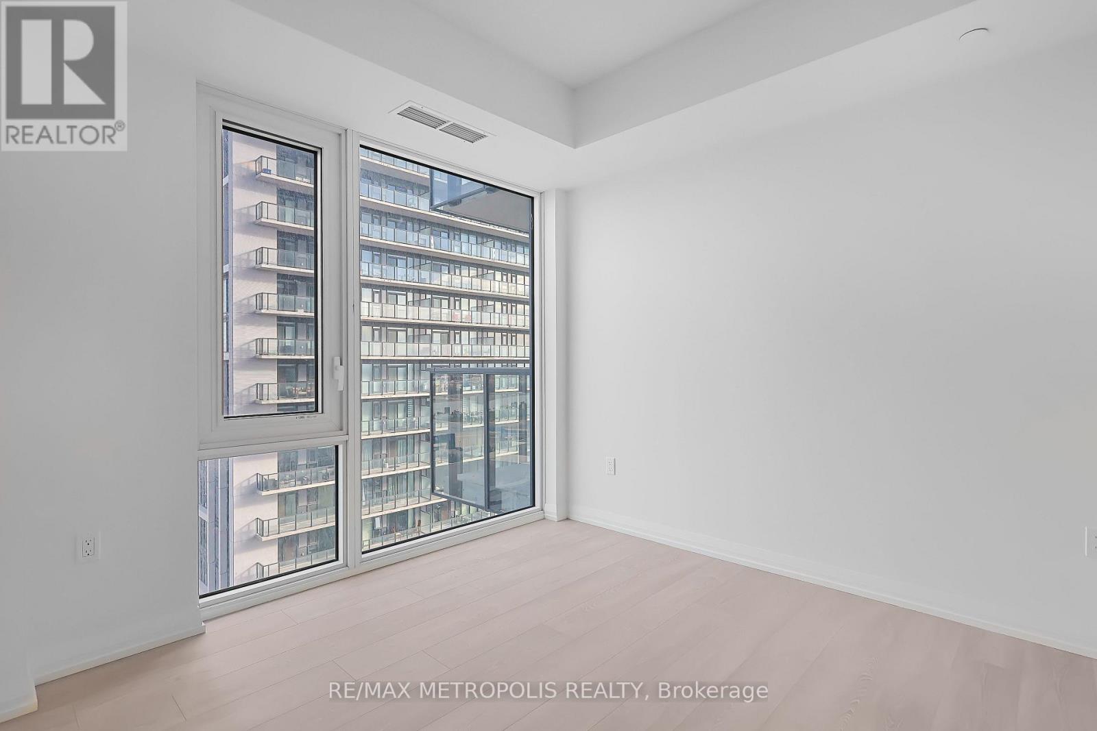 1711 - 27 Korda Gate, Vaughan, Ontario  L4K 0P6 - Photo 7 - N12646506