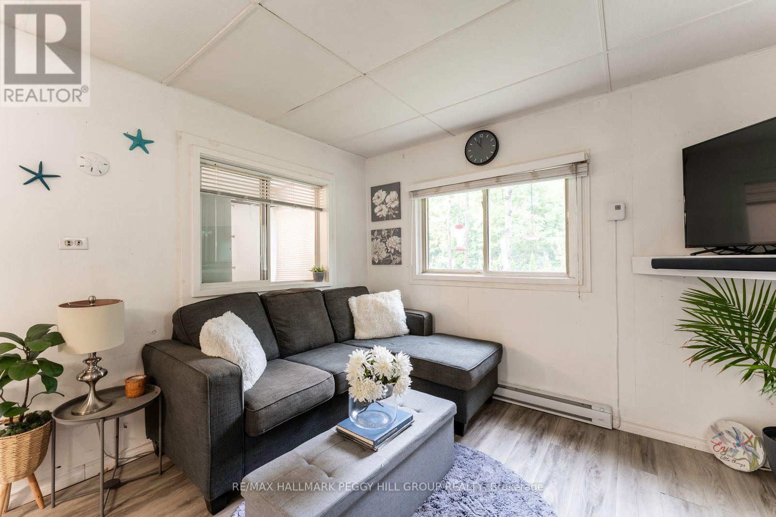 28 Wozniak Road, Penetanguishene, Ontario  L9M 1W5 - Photo 4 - S12646514