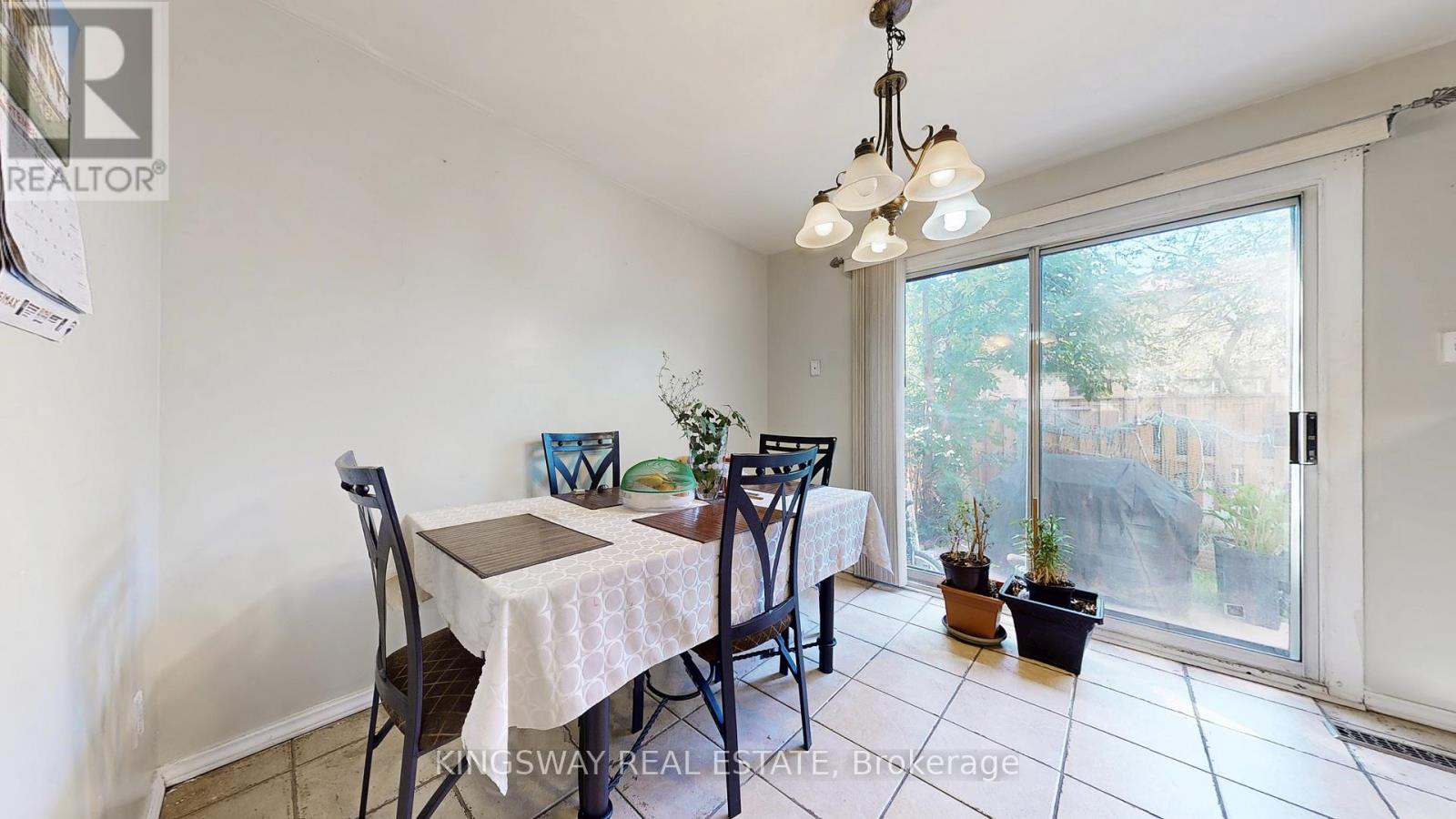 111 - 105 Hansen Road N, Brampton, Ontario  L6V 3C9 - Photo 8 - W12646494