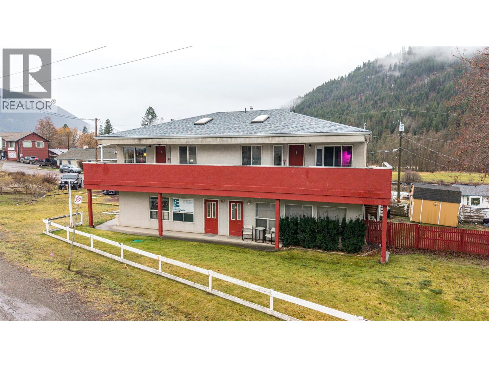5683 97 Highway, Falkland, British Columbia