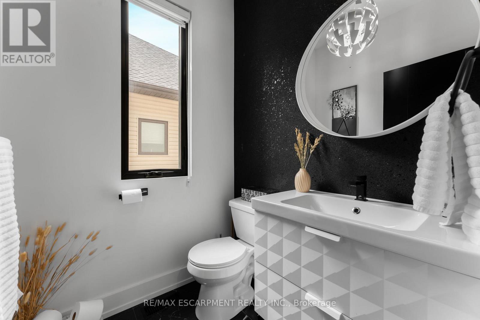 14 Willowbrook Drive, Welland, Ontario  L3C 0G1 - Photo 18 - X12646498