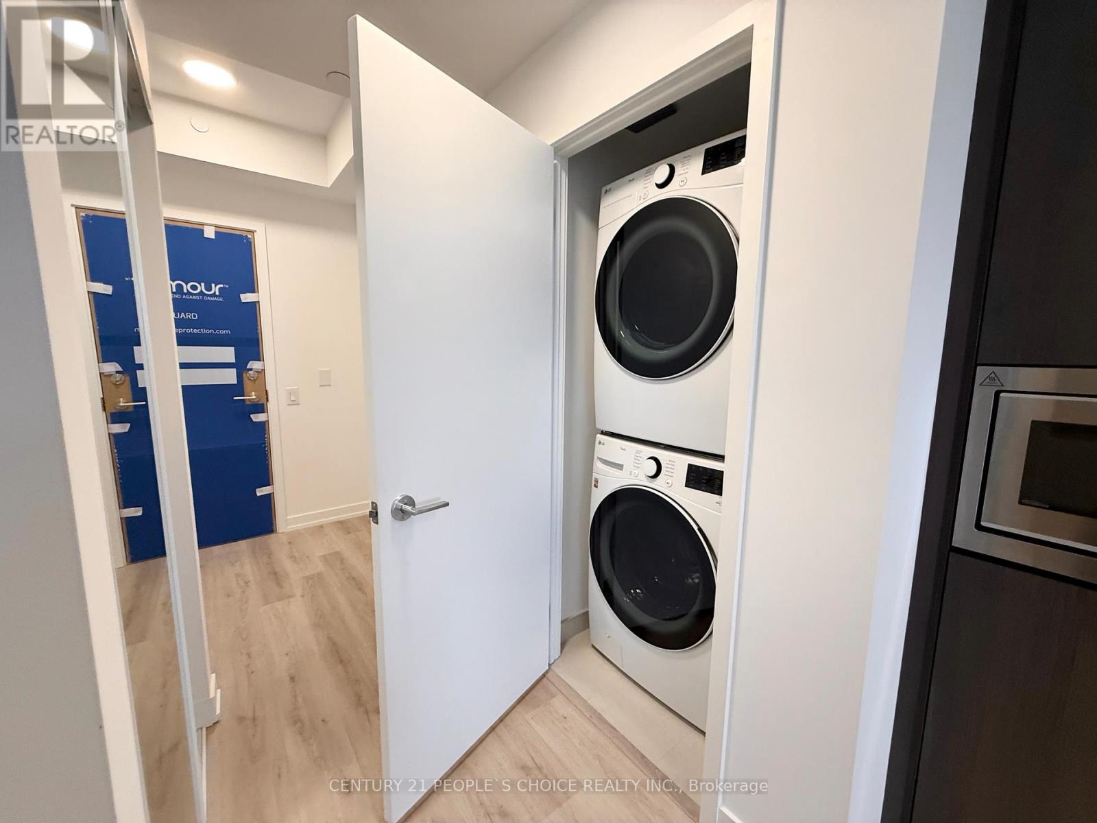 2512 - 395 Square One Drive, Mississauga, Ontario  L5B 0P6 - Photo 11 - W12646534