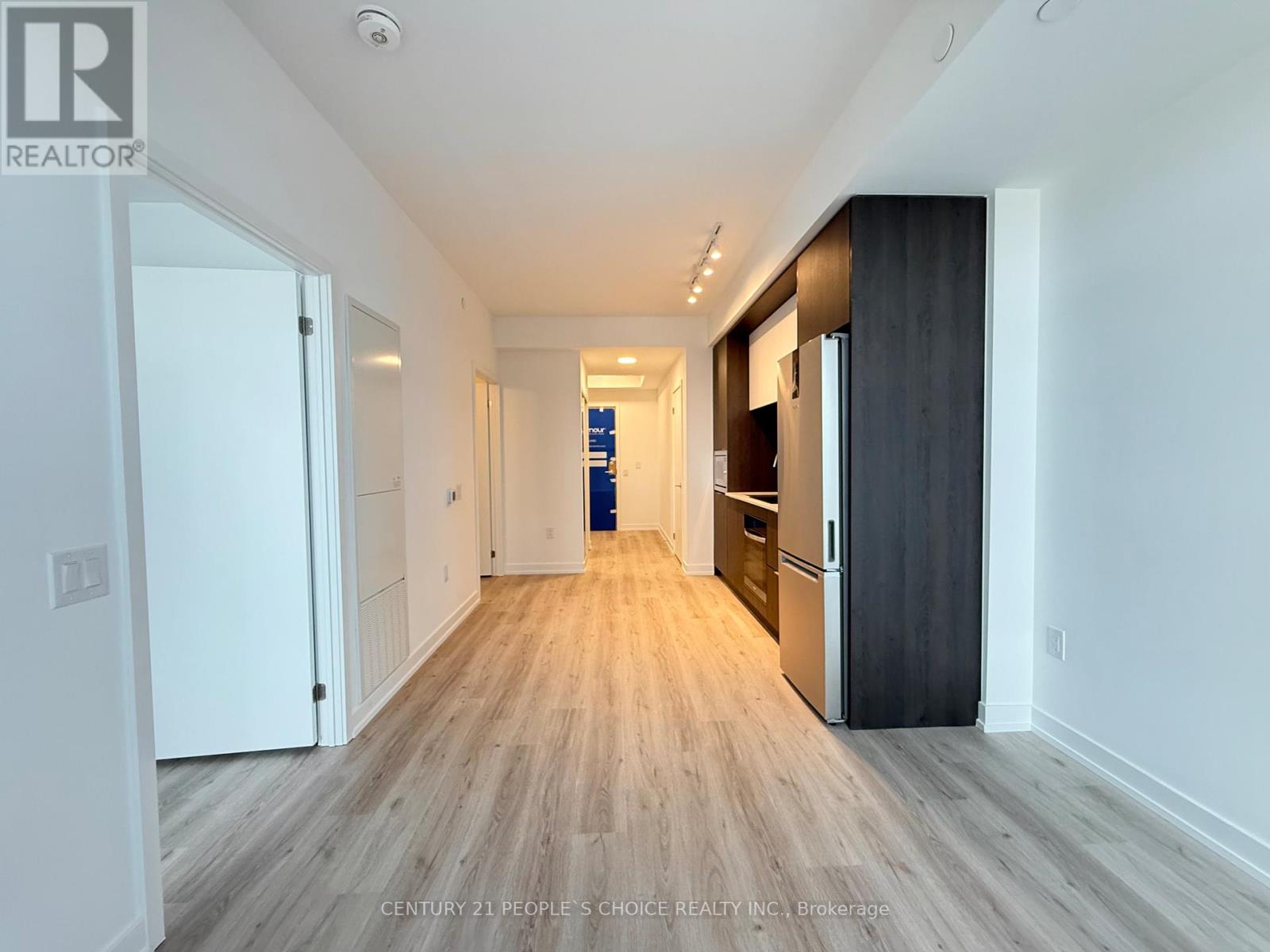 2512 - 395 Square One Drive, Mississauga, Ontario  L5B 0P6 - Photo 5 - W12646534