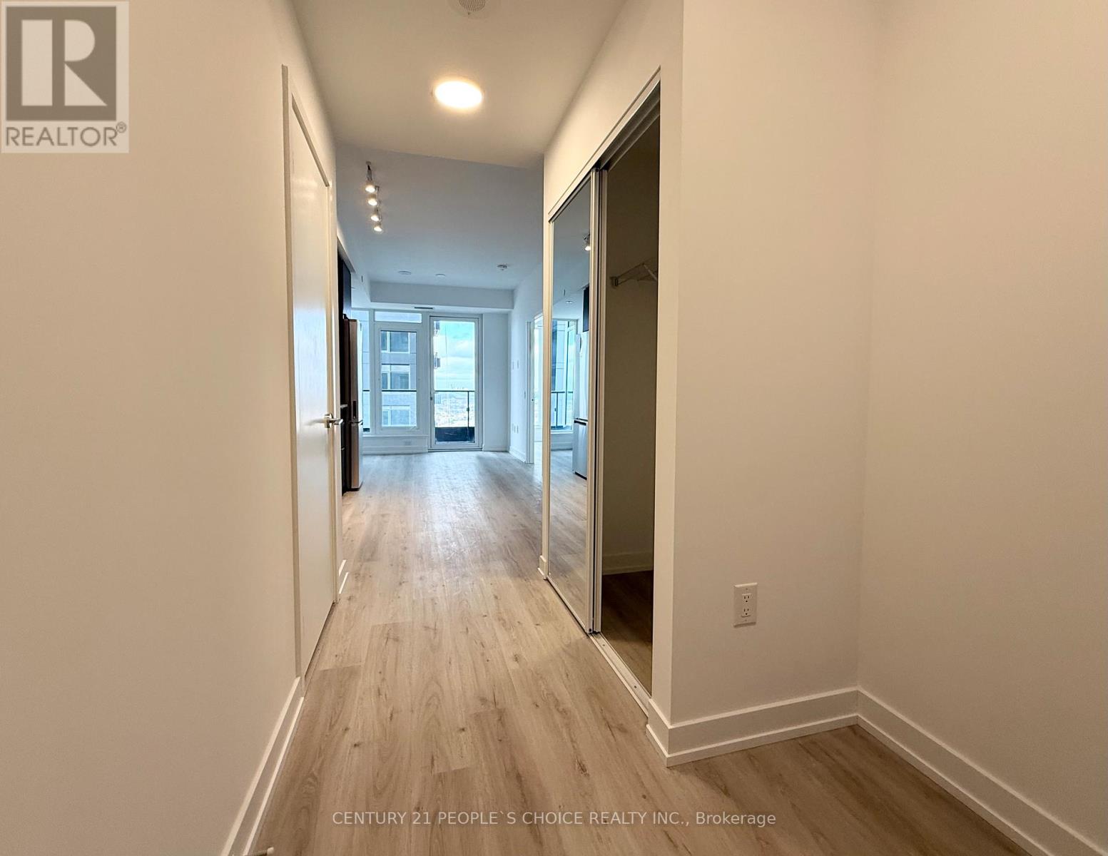 2512 - 395 Square One Drive, Mississauga, Ontario  L5B 0P6 - Photo 2 - W12646534