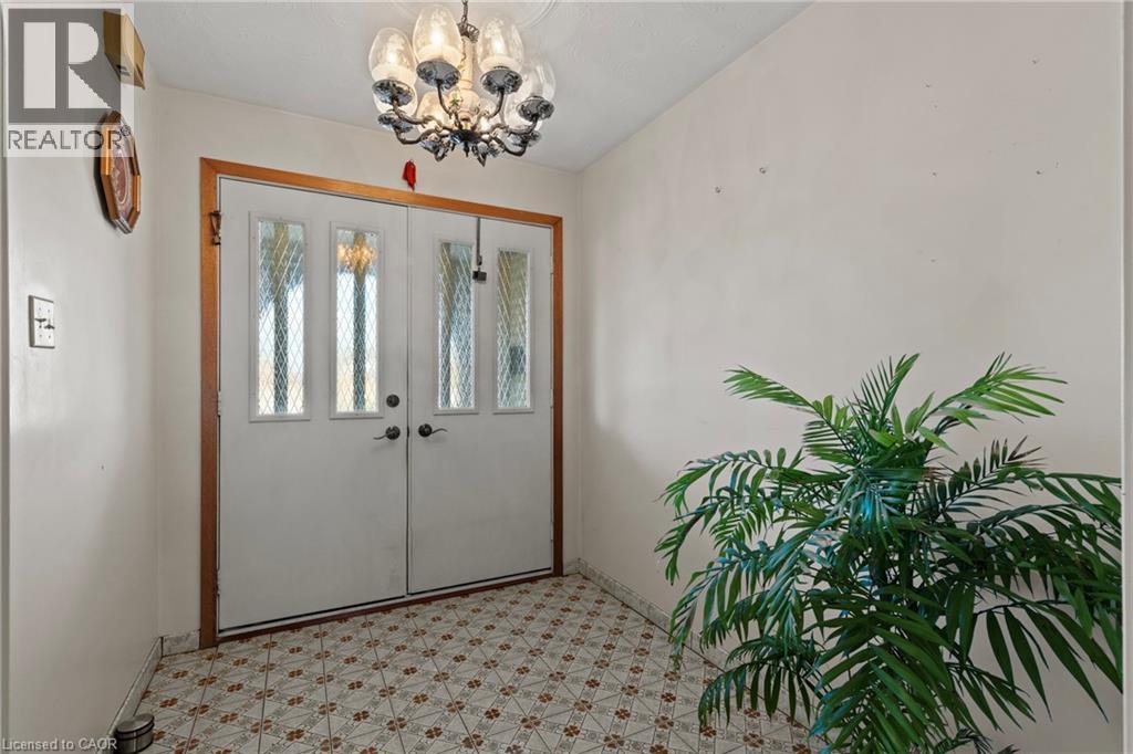 48 Village Drive, Hamilton, Ontario  L8E 3N1 - Photo 5 - 40778814