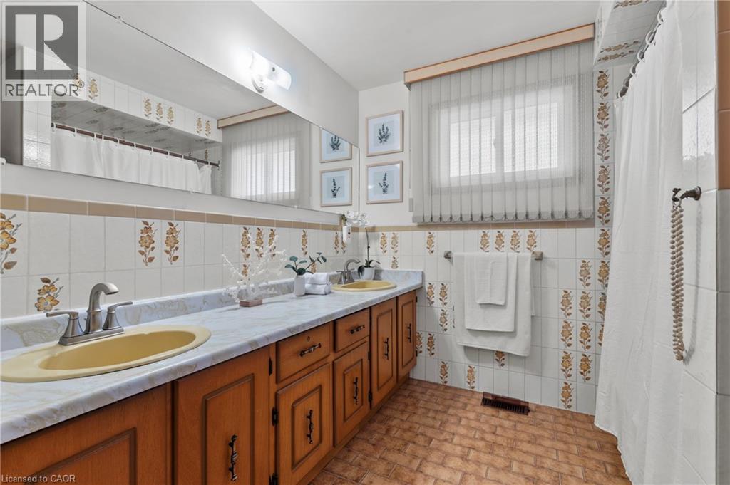 48 Village Drive, Hamilton, Ontario  L8E 3N1 - Photo 18 - 40778814