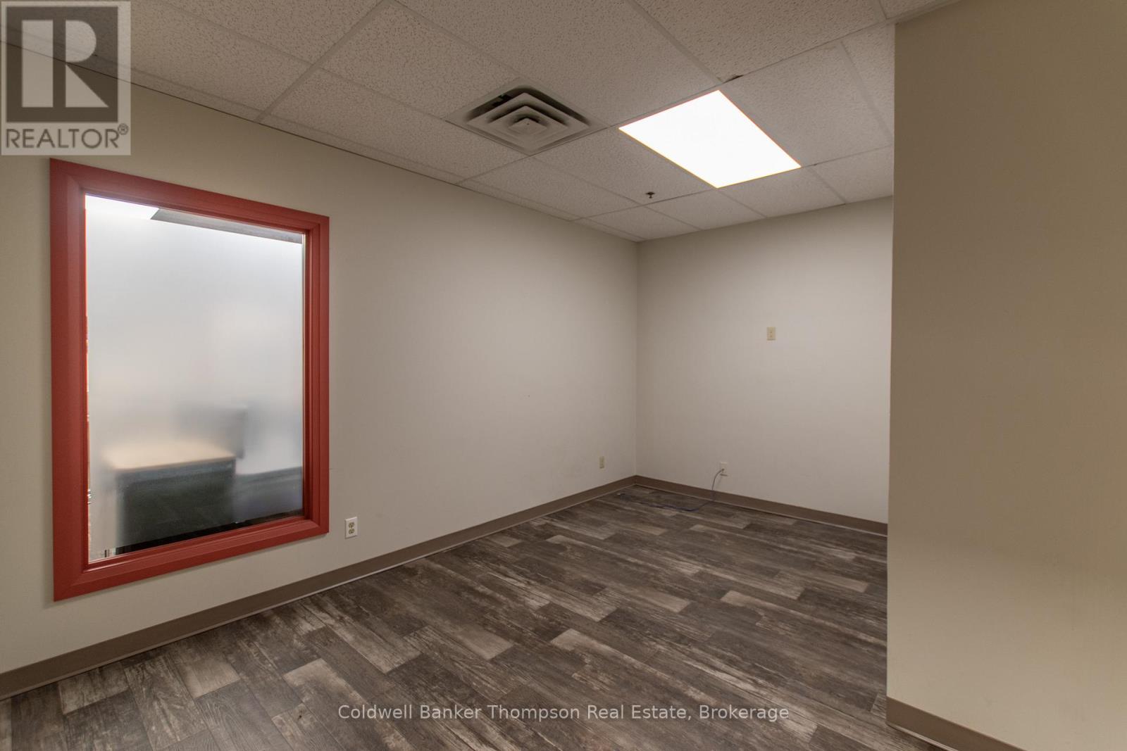 216 - 1 Crescent Road, Huntsville, Ontario  P1H 1Z6 - Photo 6 - X12646616