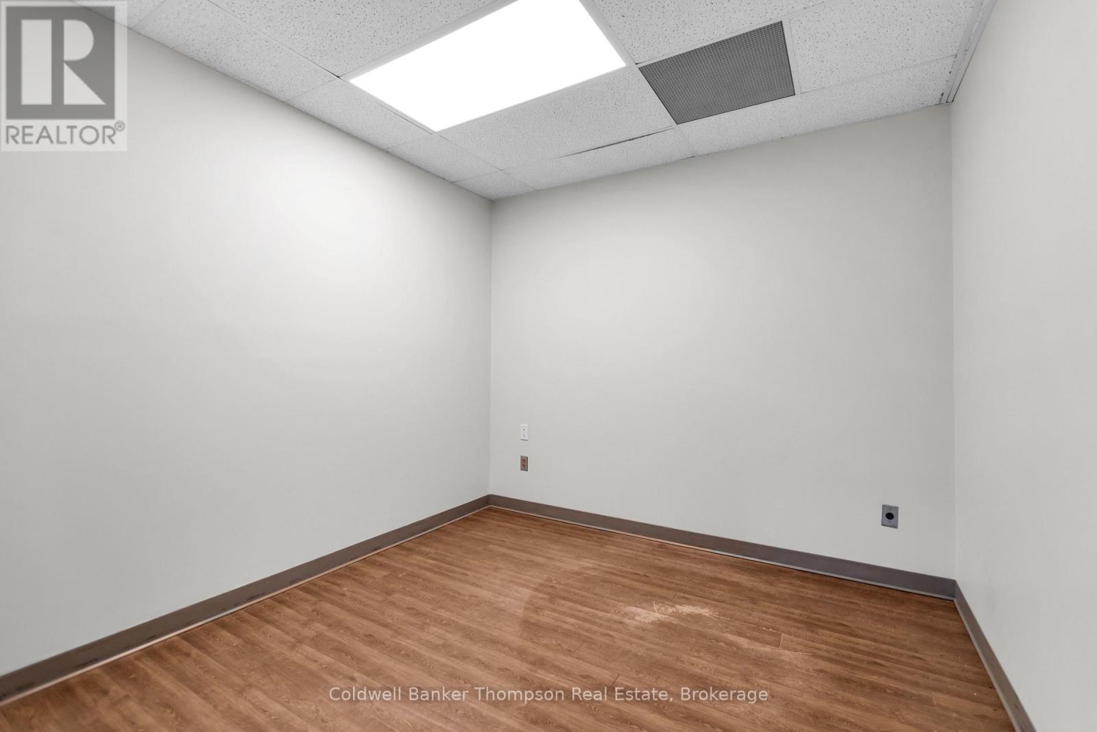 205 - 1 Crescent Road, Huntsville, Ontario  P1H 1Z6 - Photo 7 - X12646618