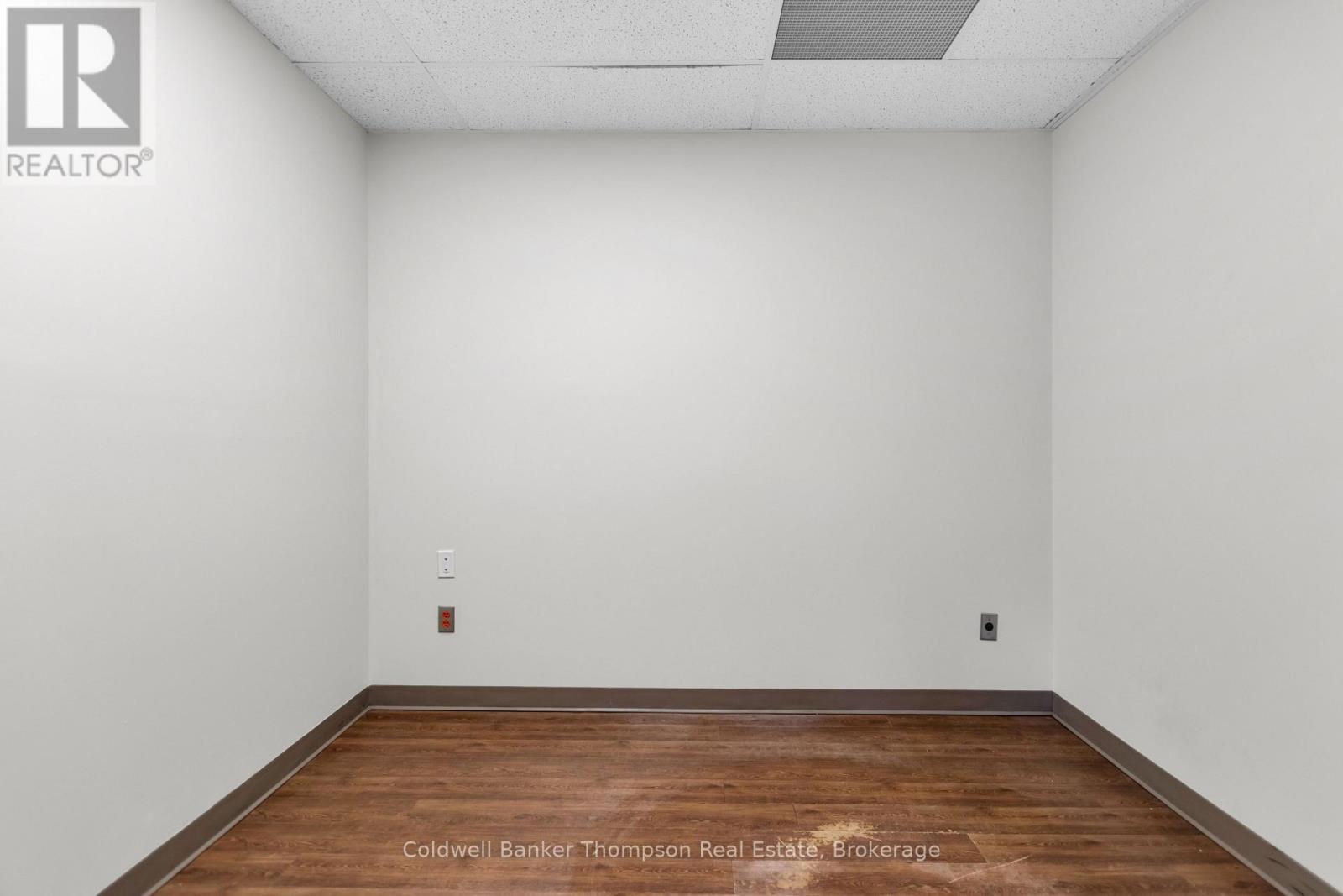 205 - 1 Crescent Road, Huntsville, Ontario  P1H 1Z6 - Photo 8 - X12646618