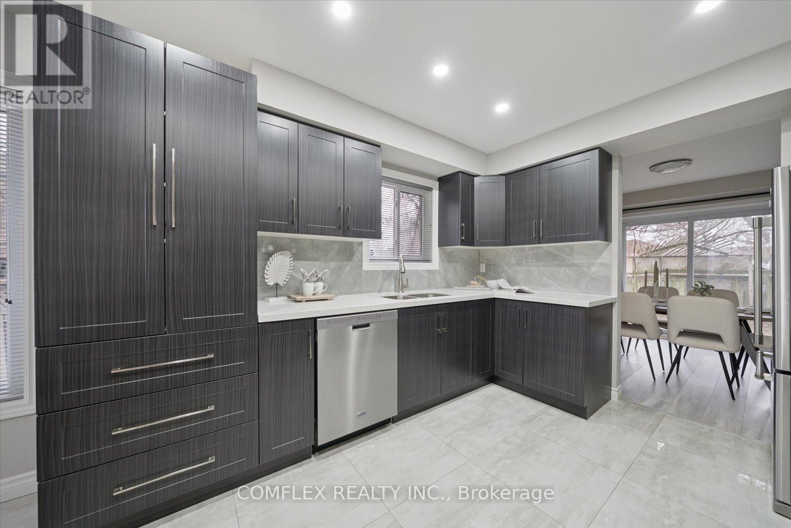 1303 Charter Crescent, Oshawa, Ontario  L1J 8K9 - Photo 13 - E12646560