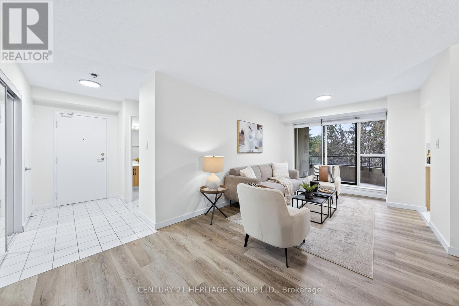 319 - 32 Clarissa Drive, Richmond Hill, Ontario  L4C 9R7 - Photo 10 - N12646550