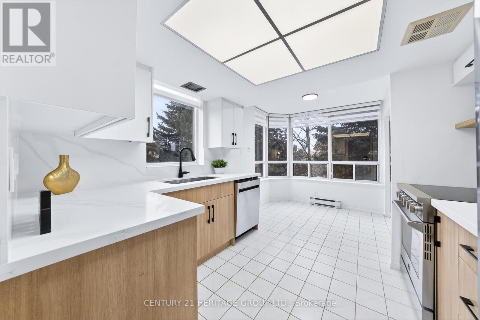 319 - 32 Clarissa Drive, Richmond Hill, Ontario  L4C 9R7 - Photo 17 - N12646550