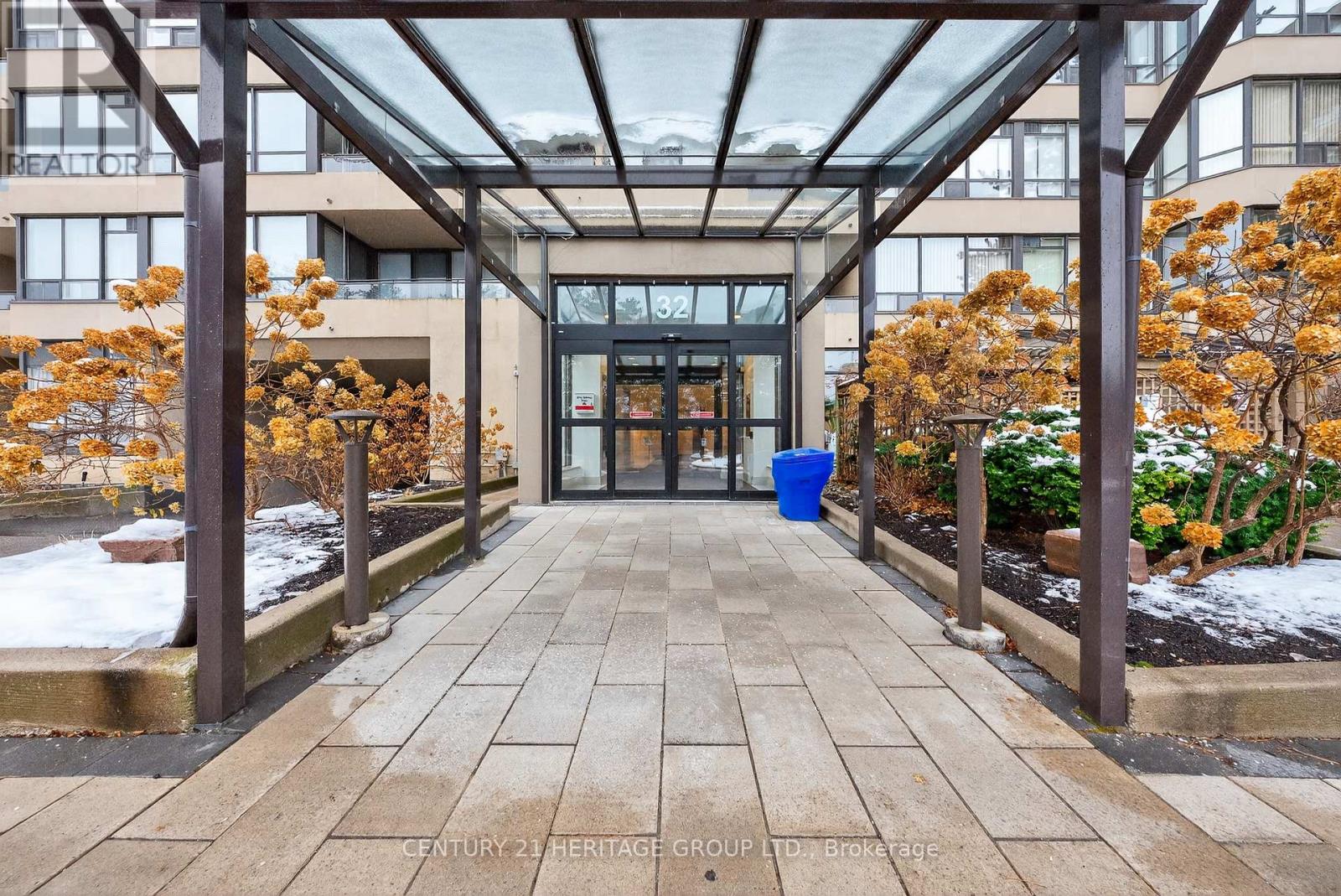 319 - 32 Clarissa Drive, Richmond Hill, Ontario  L4C 9R7 - Photo 3 - N12646550