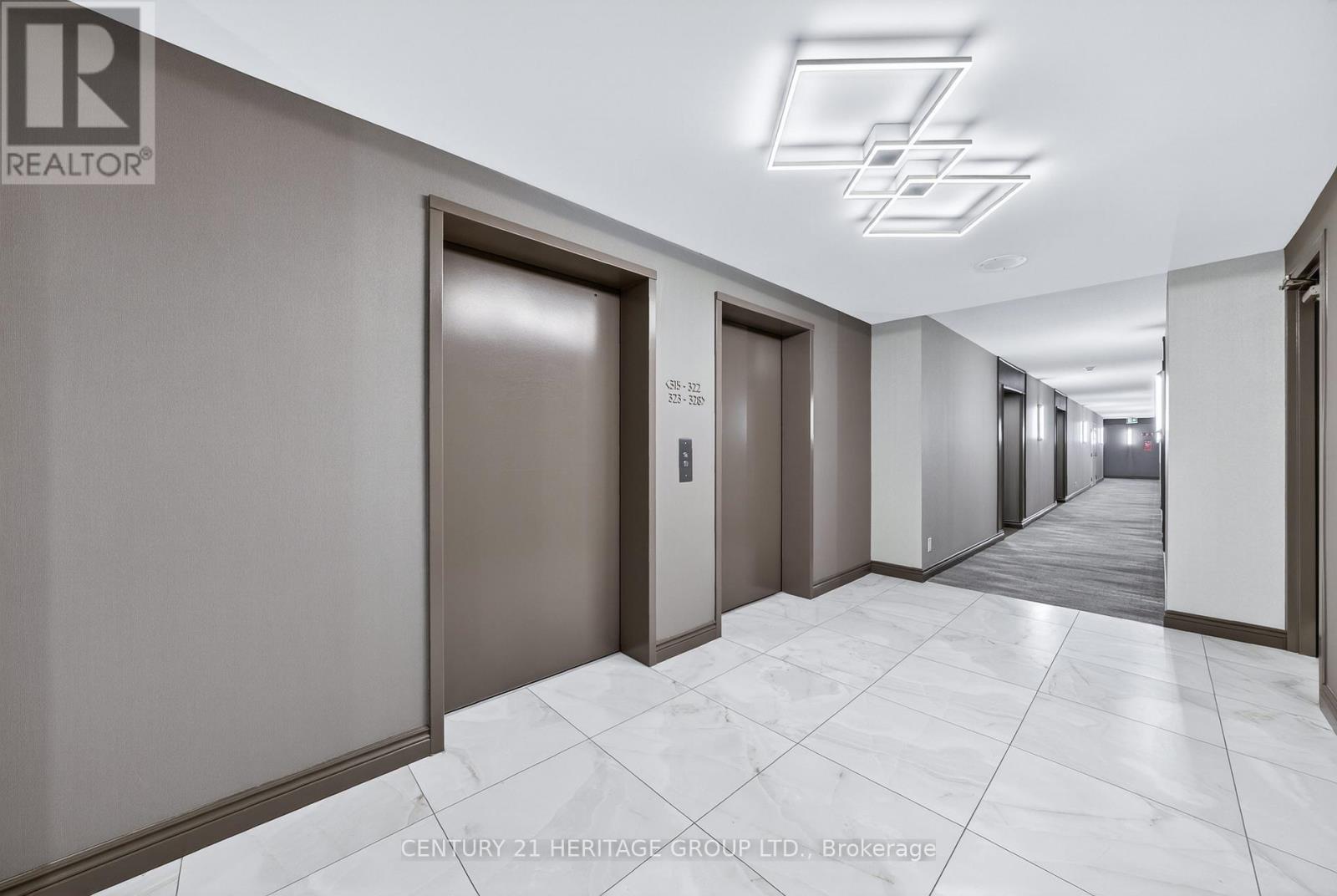 319 - 32 Clarissa Drive, Richmond Hill, Ontario  L4C 9R7 - Photo 5 - N12646550