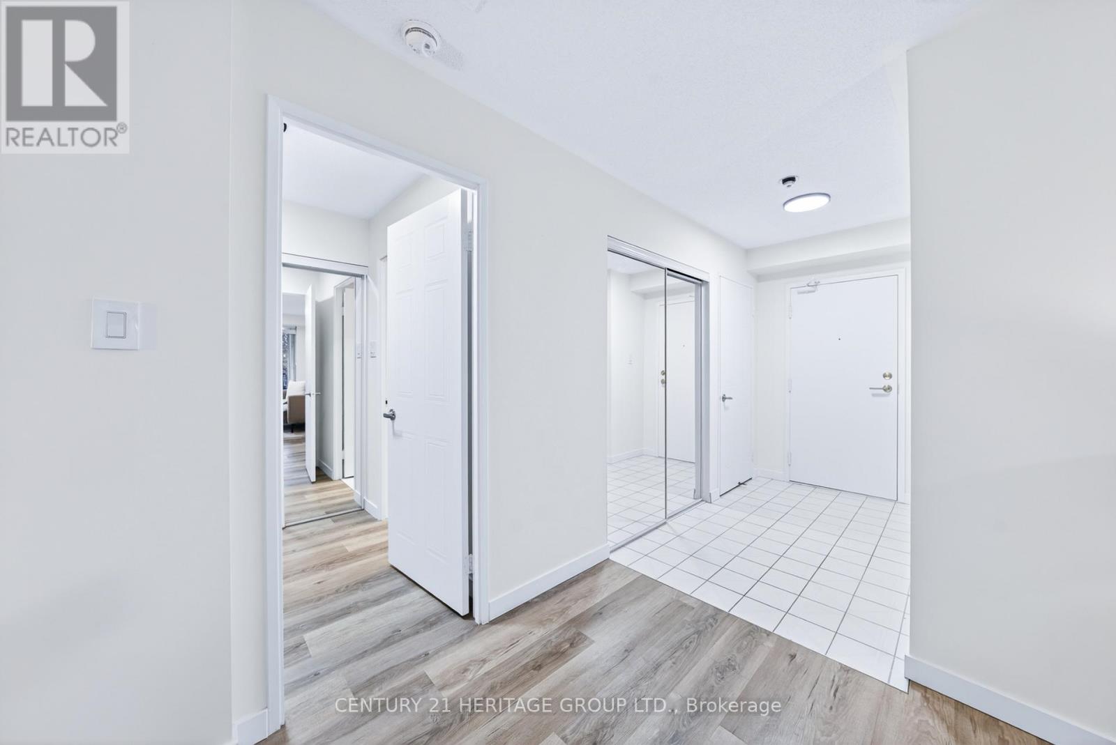 319 - 32 Clarissa Drive, Richmond Hill, Ontario  L4C 9R7 - Photo 8 - N12646550